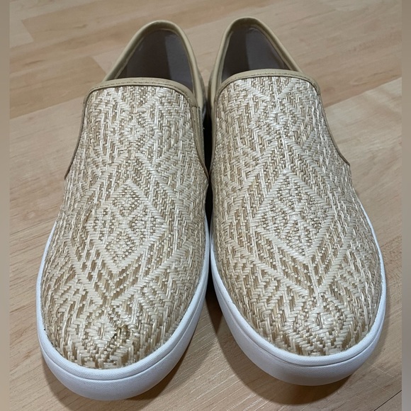 NWT - ALEX + ALEX Women’s Trixie Tan Slip-on Shoes - Size 8 - Picture 2 of 4